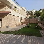 Yard - By Ronaldo
