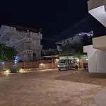 Yard - By Ronaldo *