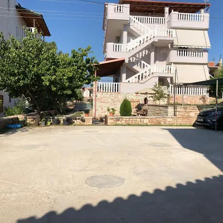 Apartment Yard - By Ronaldo