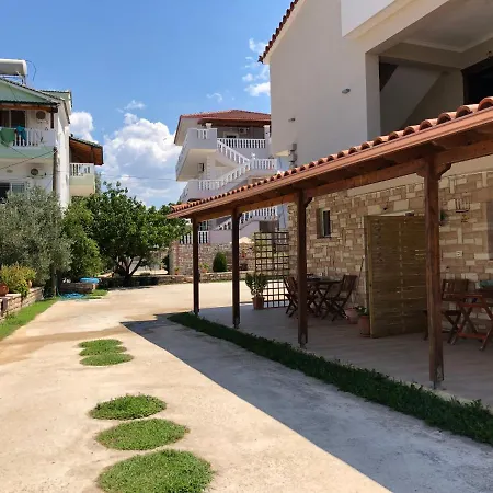 Apartment Yard - By Ronaldo
