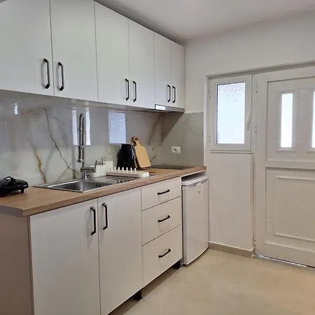 Apartman Yard - By Ronaldo